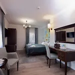 Ξενοδοχείο Ester 4*