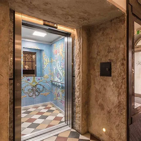 Otel Ester 4*