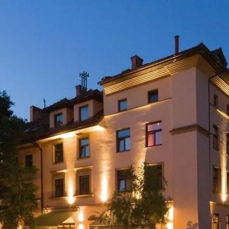 Ester Hotel