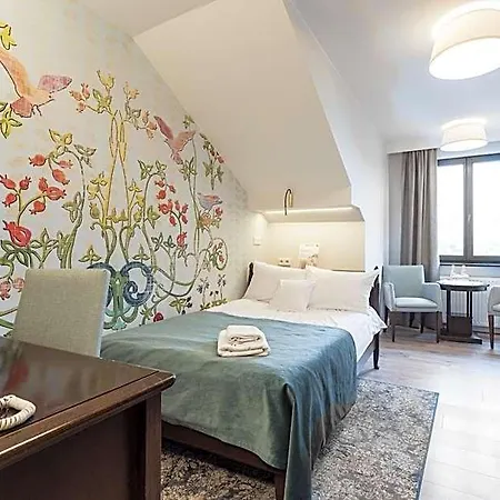 Ester Hotel