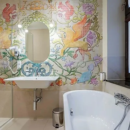 Ester Hotel 4*