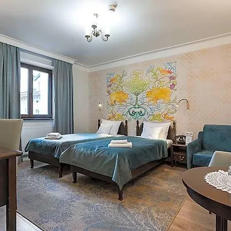 Ester Hotel