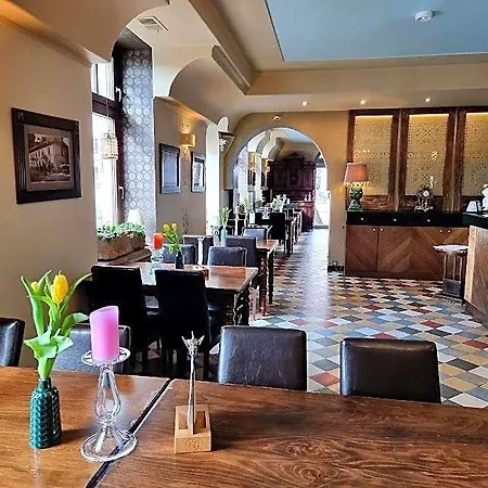 Ester Hotel