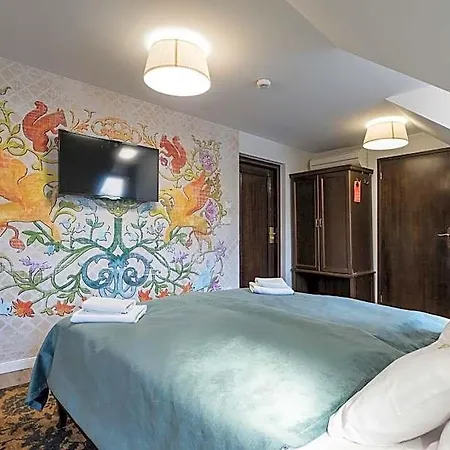 Ester Hotel